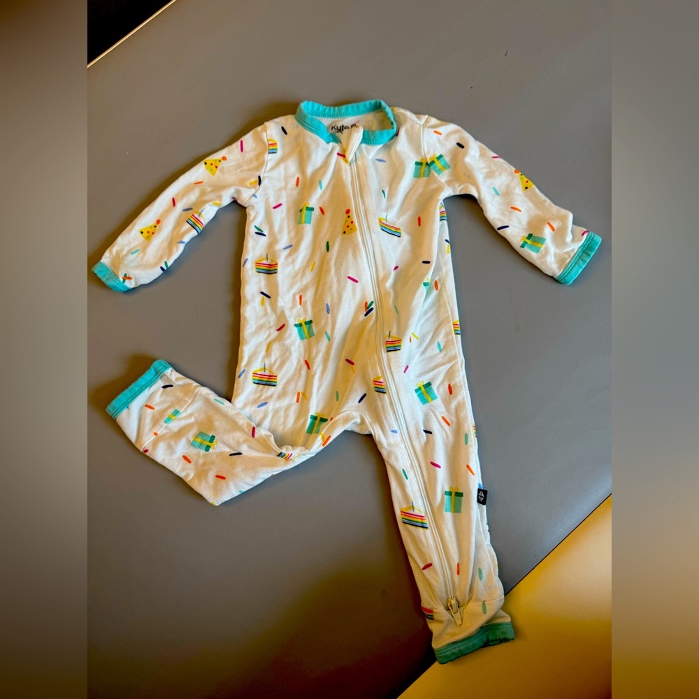 Kyte Baby onesie - like new!